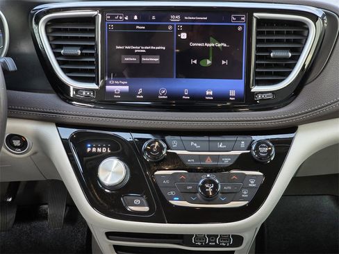 Used 2021 Chrysler Pacifica Touring-L image 19