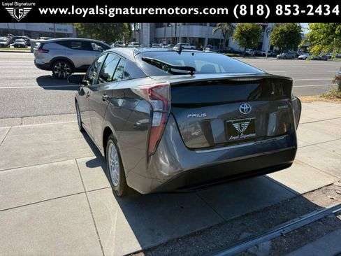 Used 2016 Toyota Prius Three w/ Advanced Technology Package FWD image 5