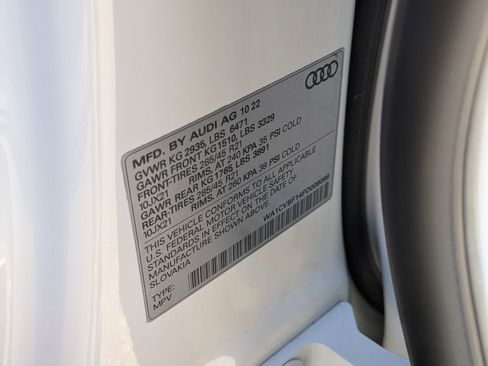 Used 2023 Audi Q8 Prestige w/ Prestige Package image 29