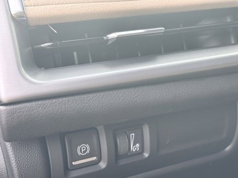 Used 2024 Cadillac XT4 Luxury image 38