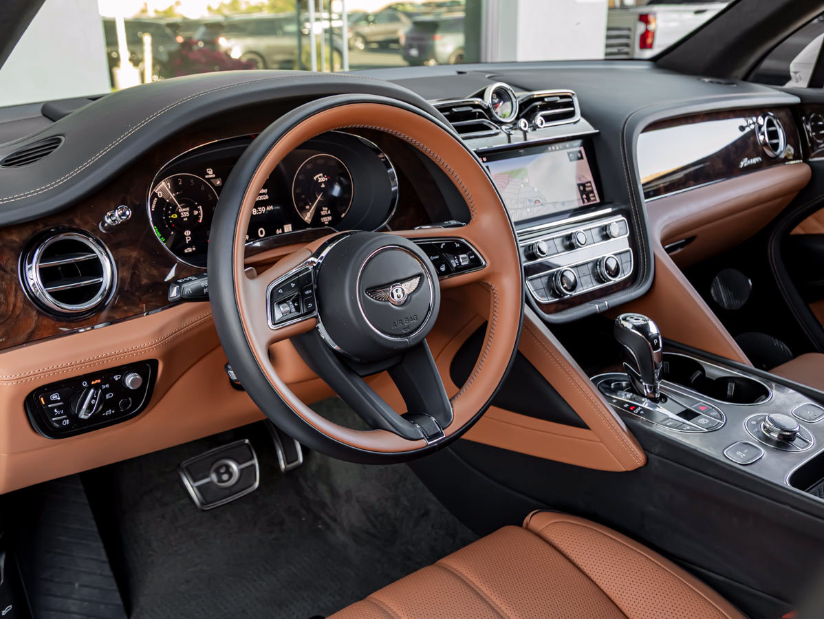 Used 2023 Bentley Bentayga Plug-In Hybrid AWD/4WD image 20