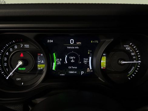 Used 2025 Jeep Wrangler Unlimited Sahara image 18