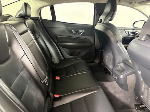 Used 2020 Volvo S60 T5 Momentum FWD image 17