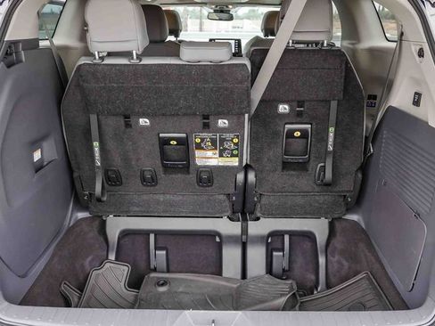 Used 2024 Toyota Sienna XLE w/ XLE Plus Package FWD image 32