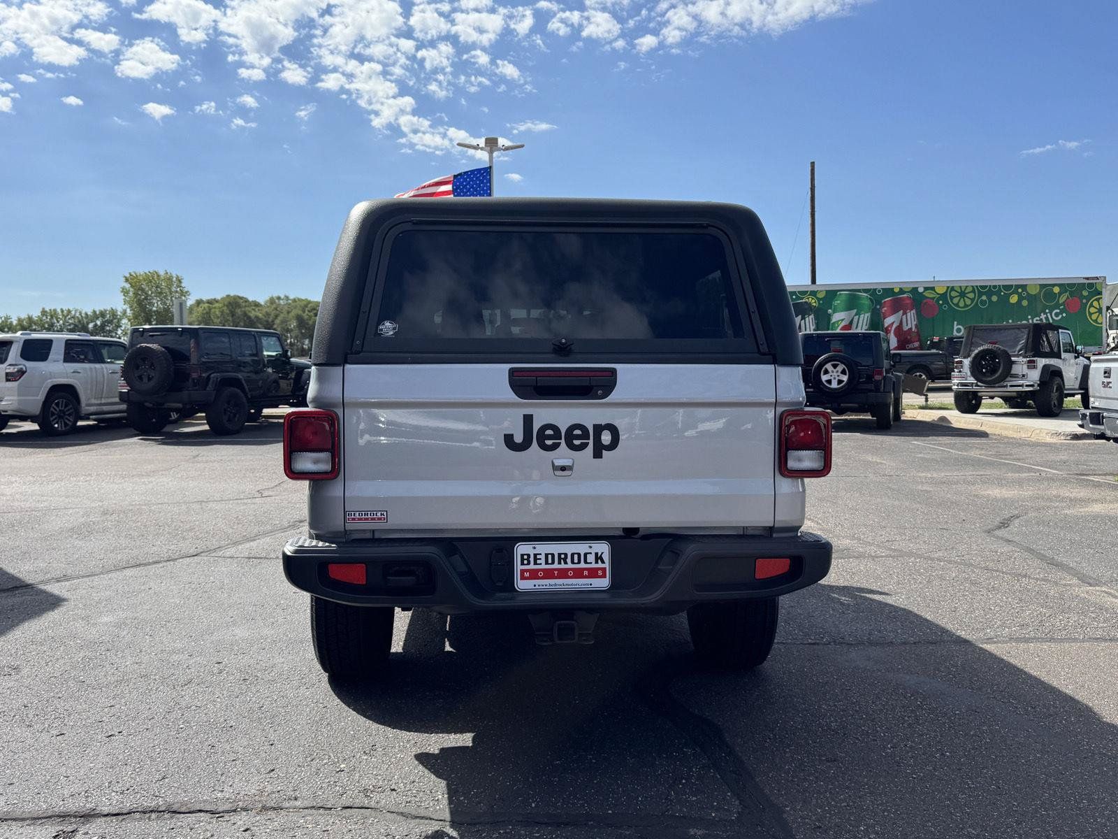 Used 2023 Jeep Gladiator Sport AWD/4WD image 6