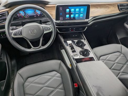 Used 2025 Volkswagen Atlas SE w/ Panoramic Sunroof Package image 19