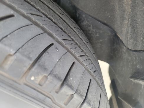 Used 2024 Toyota Highlander LE image 32