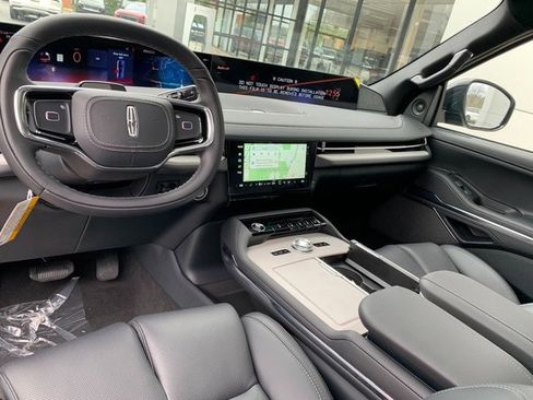 New 2026 Lincoln Navigator Reserve w/ Jet Appearance Package AWD/4WD image 24