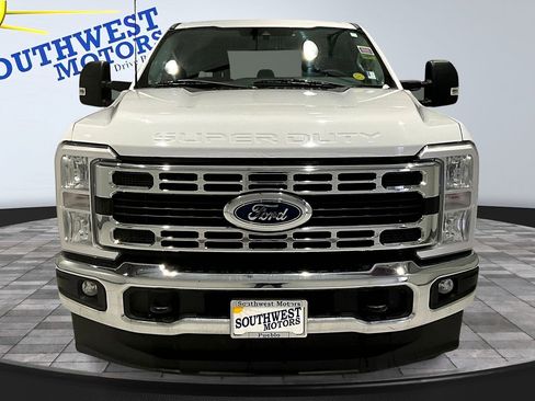 Used 2023 Ford F250 XLT w/ FX4 Off-Road Package image 2