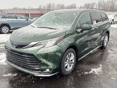 Used 2025 Toyota Sienna XLE