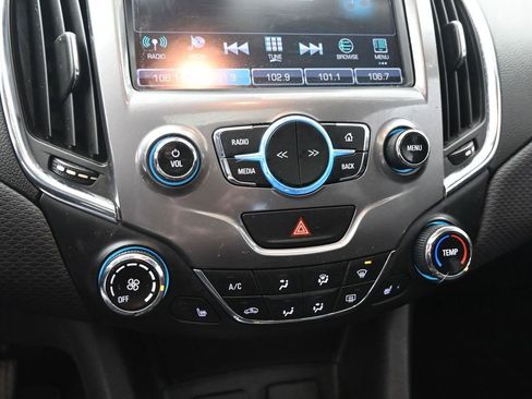 Used 2018 Chevrolet Cruze LT w/ Sun And Sound Package image 30