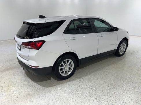 Used 2023 Chevrolet Equinox LS w/ LS Convenience Package FWD image 5