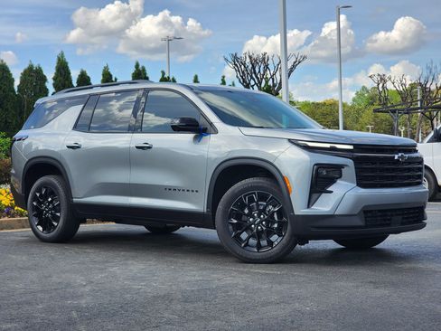New 2026 Chevrolet Traverse LT w/ Midnight/Sport Edition FWD image 2