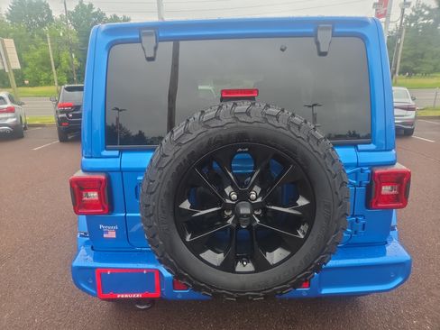 Used 2022 Jeep Wrangler Unlimited Sahara AWD/4WD image 4