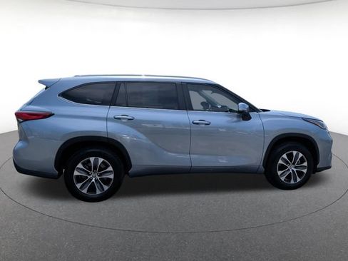 Used 2023 Toyota Highlander XLE FWD image 7