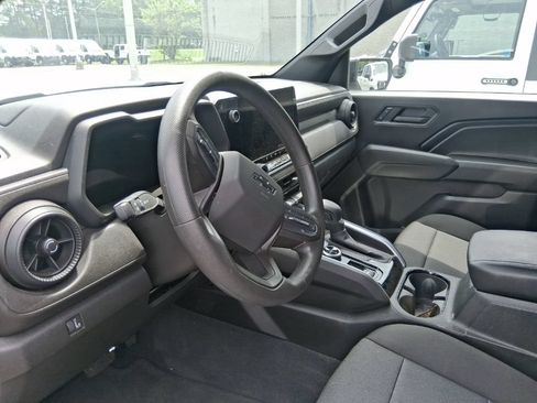 Used 2024 Chevrolet Colorado Trail Boss AWD/4WD image 7