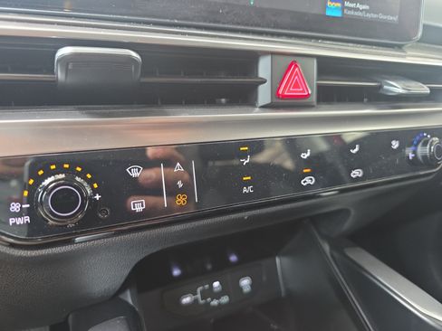 Certified 2025 Kia Sorento LX FWD image 16