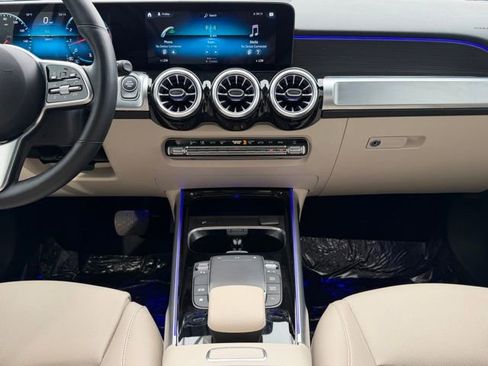 Certified 2022 Mercedes-Benz GLB 250 4MATIC image 13