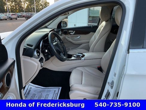 Used 2018 Mercedes-Benz GLC 300 4MATIC image 33