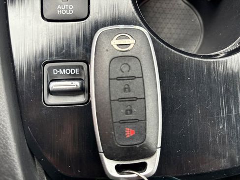 Used 2023 Nissan Rogue SV image 31