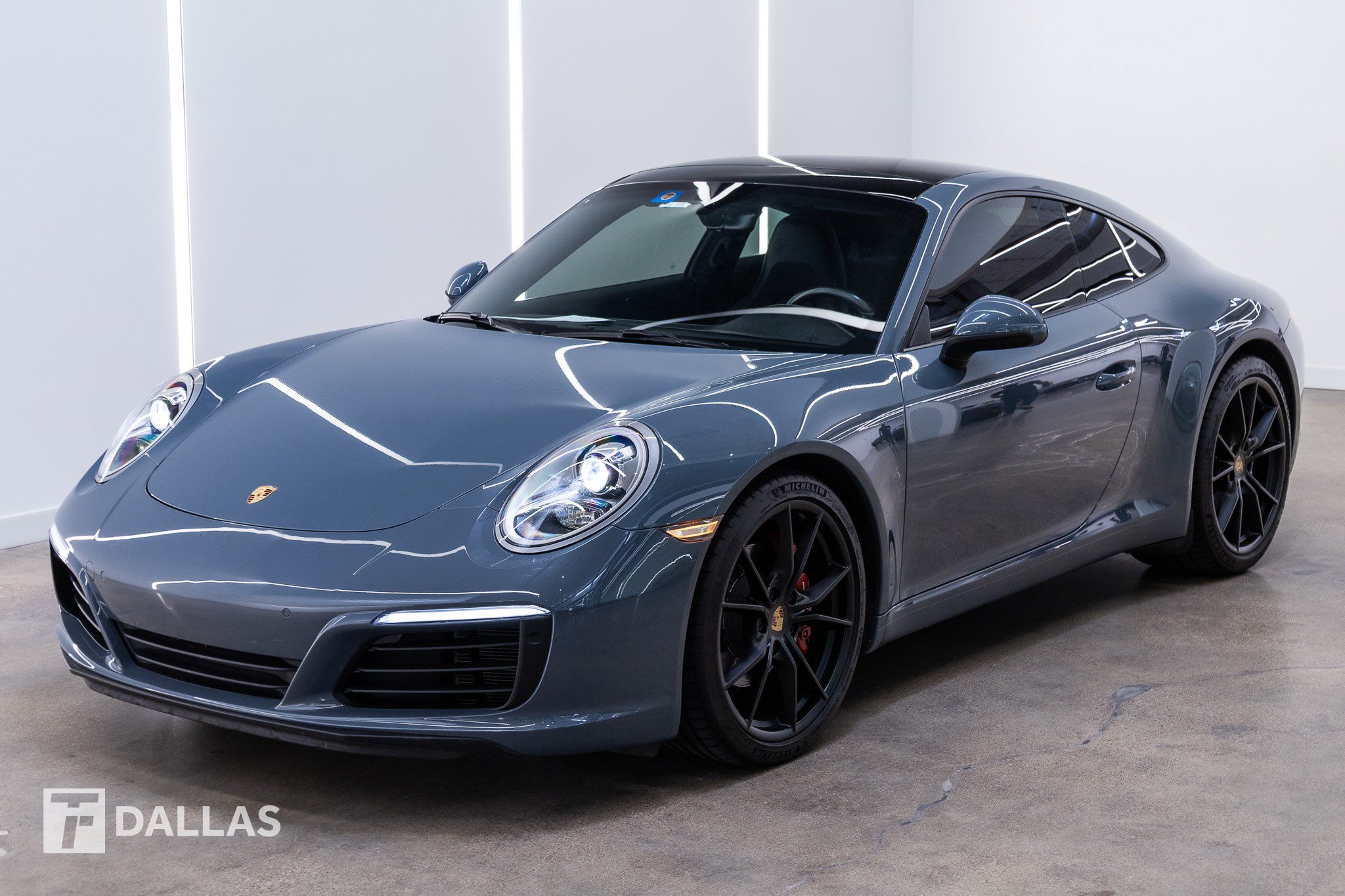 Used 2018 Porsche 911 Carrera RWD image 2