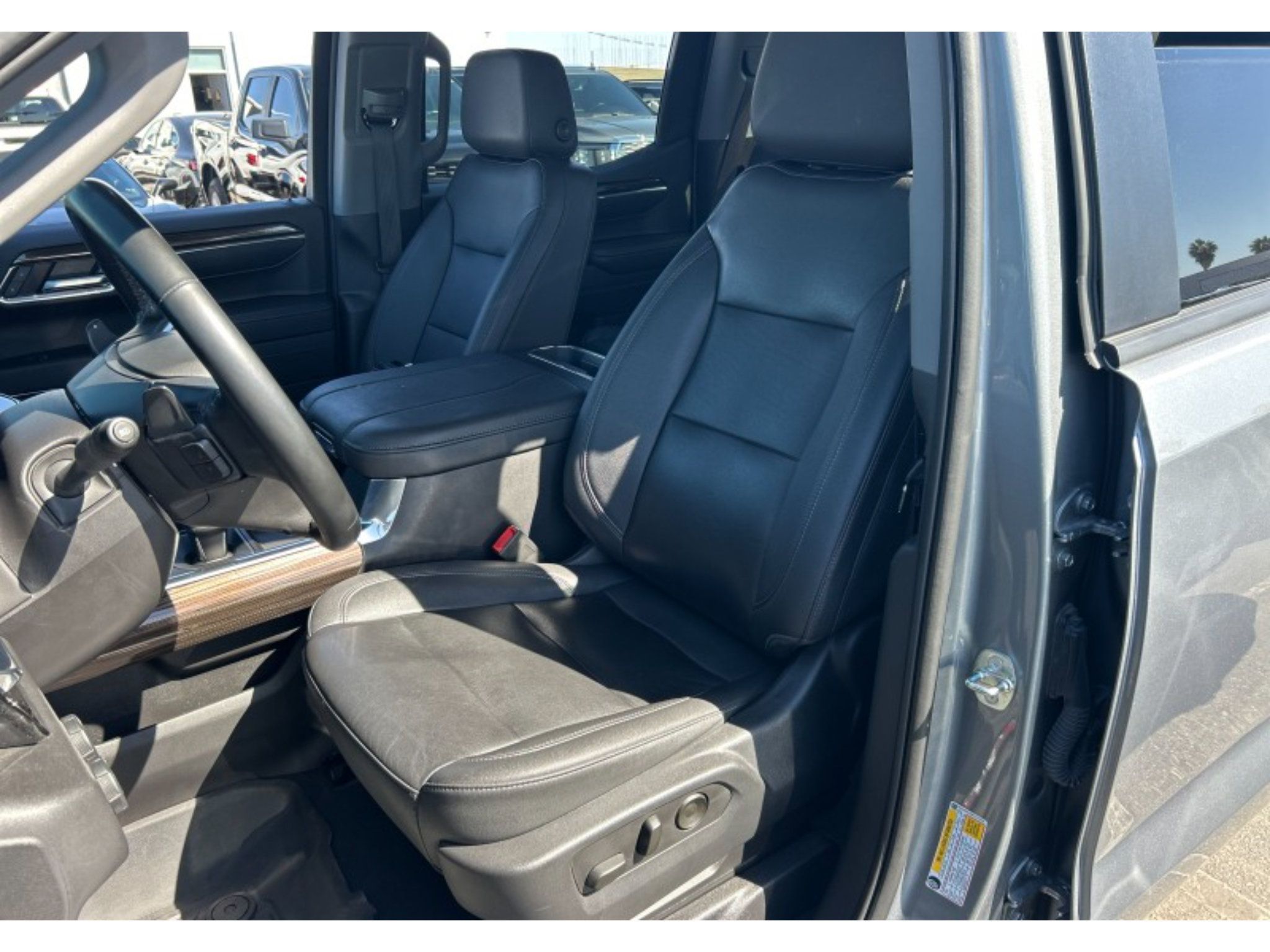 Used 2023 Chevrolet Silverado 1500 LT Trail Boss w/ LT Trail Boss Premium Package AWD/4WD image 3