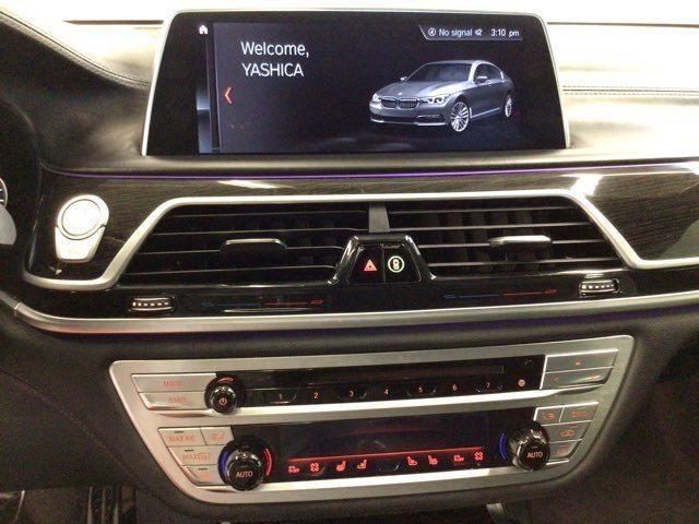 Used 2018 BMW 750i RWD image 18
