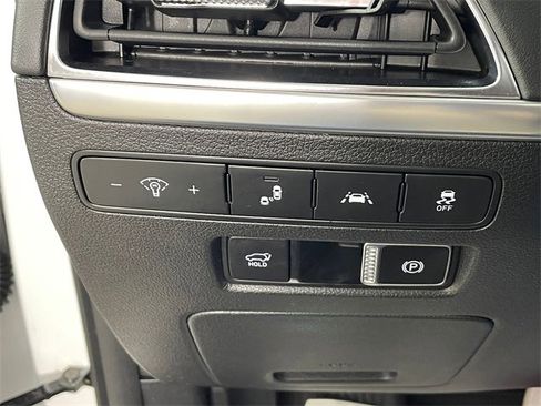 Certified 2022 Hyundai Palisade Limited w/ Winter Package image 16