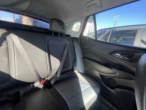 Used 2025 Chevrolet Trax LT w/ LT Convenience Package image 38