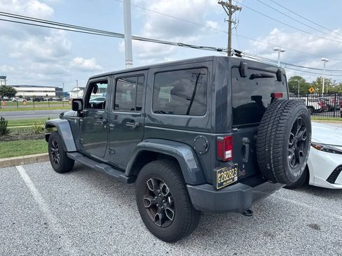 Used 2018 Jeep Wrangler Unlimited Sahara AWD/4WD image 7