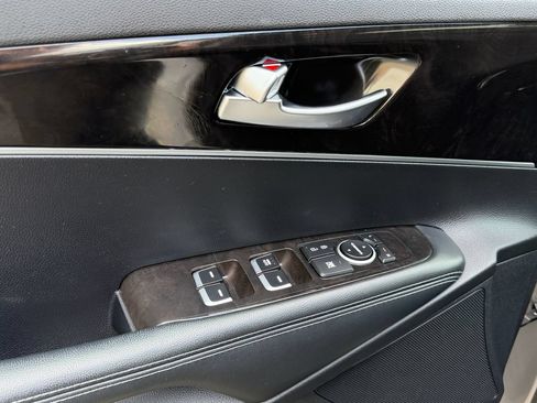 Used 2017 Kia Sorento FWD image 14