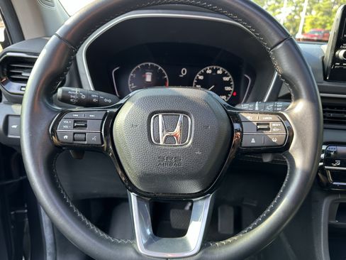 Used 2025 Honda Pilot Touring image 6
