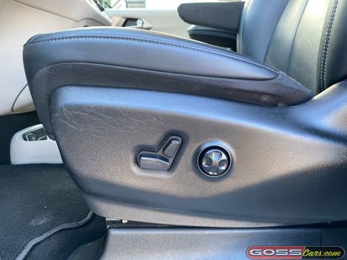 Certified 2024 Chrysler Pacifica Touring-L image 23