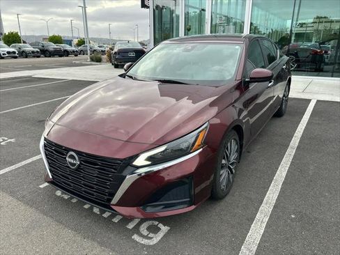 Used 2023 Nissan Altima 2.5 SV FWD image 2