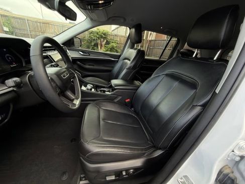 Used 2023 Jeep Grand Cherokee Limited w/ Black Appearance Package RWD image 26
