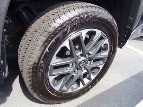 Used 2025 Toyota Tundra Limited AWD/4WD image 19