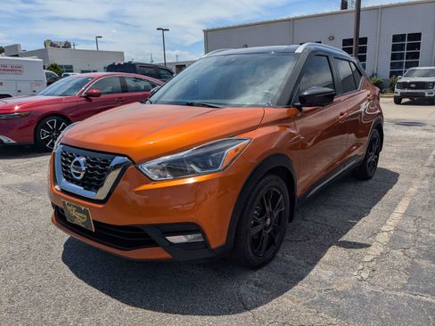 Used 2020 Nissan Kicks SR w/ SR Premium Package FWD image 7