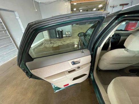 Used 2000 Ford Taurus SE image 24