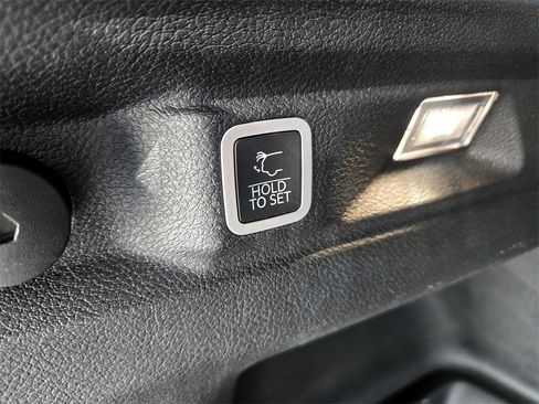 Used 2023 Jeep Grand Cherokee L Altitude image 33