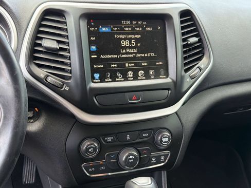 Used 2018 Jeep Cherokee Latitude Plus FWD image 20
