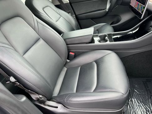 Used 2022 Tesla Model 3 Standard Range image 17