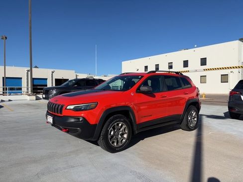 Used 2021 Jeep Cherokee Trailhawk image 4