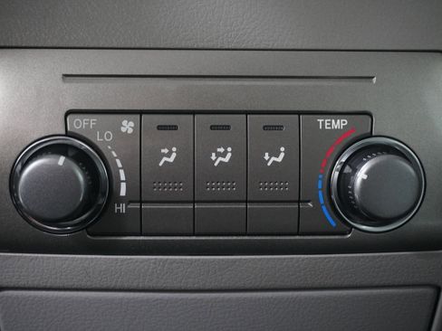 Used 2012 Toyota Highlander FWD w/ Tech Pkg image 15