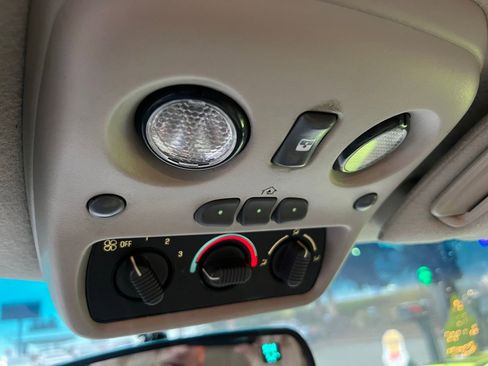 Used 2000 Chevrolet Suburban 2500 LS w/ LS Preferred Equipment Group image 36