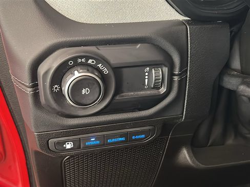 Used 2024 Jeep Wrangler Unlimited Sahara AWD/4WD image 22