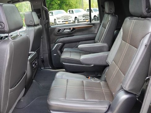 Certified 2026 Chevrolet Suburban High Country AWD/4WD image 18