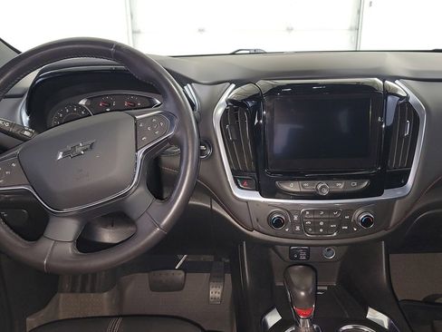 Used 2022 Chevrolet Traverse RS image 17