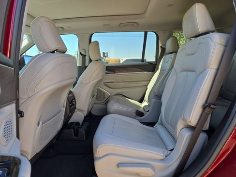 Used 2022 Jeep Grand Cherokee L Overland RWD image 13