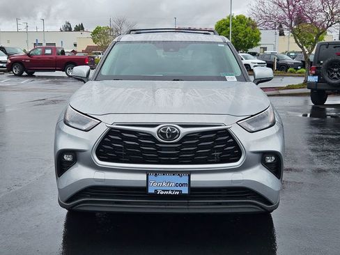 Used 2022 Toyota Highlander LE AWD/4WD image 9