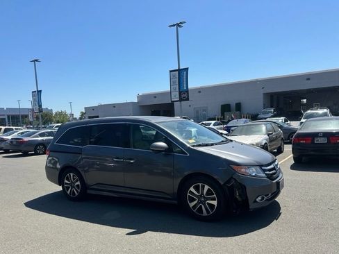 Used 2016 Honda Odyssey Touring image 2